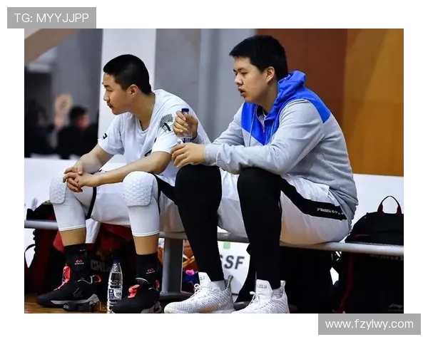 周鹏的篮球之路：从青涩少年到国家队核心的奋斗历程与荣耀时刻